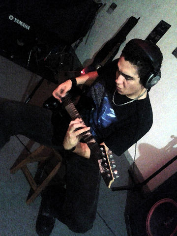 Conde Albertt recording Guitar